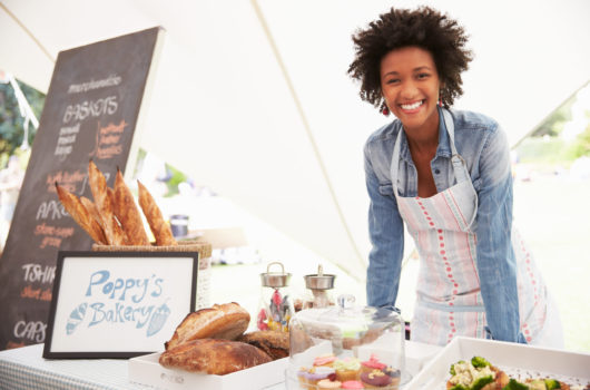 Female,Bakery,Stall,Holder,At,Farmers,Fresh,Food,Market